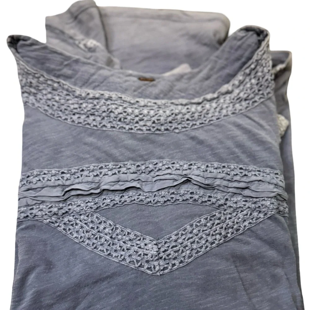 Free People Boy Meets Girl Crochet Lace Trim Top Medium GUC Dusty Blue FLAW